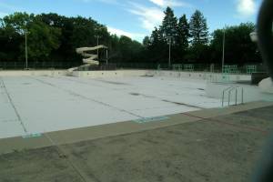 Hoyt Park Pool 2003 - Closed