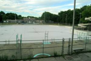 Hoyt Park Pool 2003 - Closed